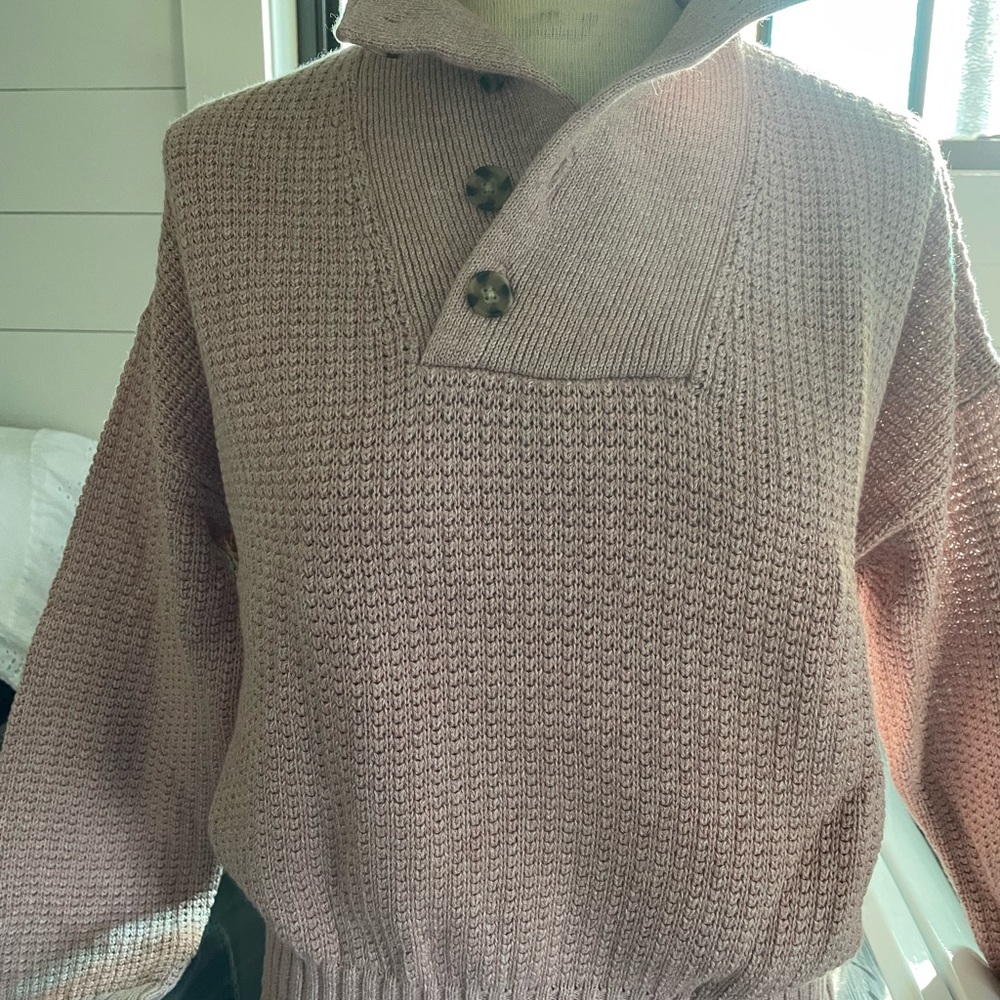 Gap sweater